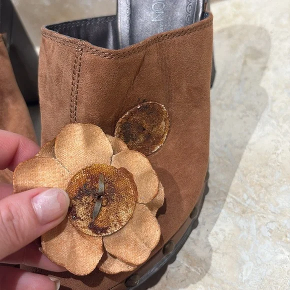 Suede clogs - Picture 7 of 7